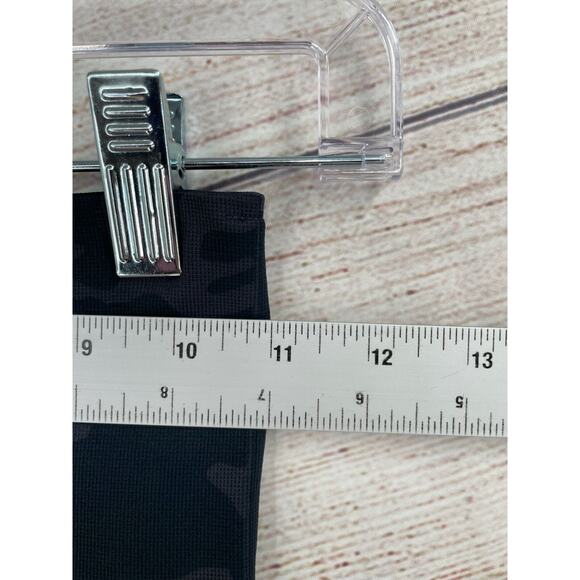 Spanx Look At Me Now Cropped Seamless Leggings Women's Size M Black/Gray Camo - Picture 5 of 6